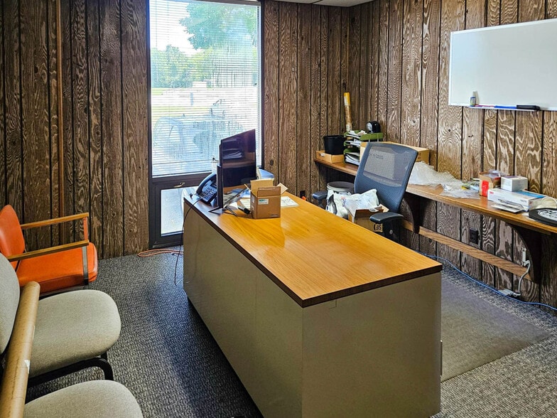 More Photos Of 525 Jefferson St, Fort Atkinson Manufacturing For Sale