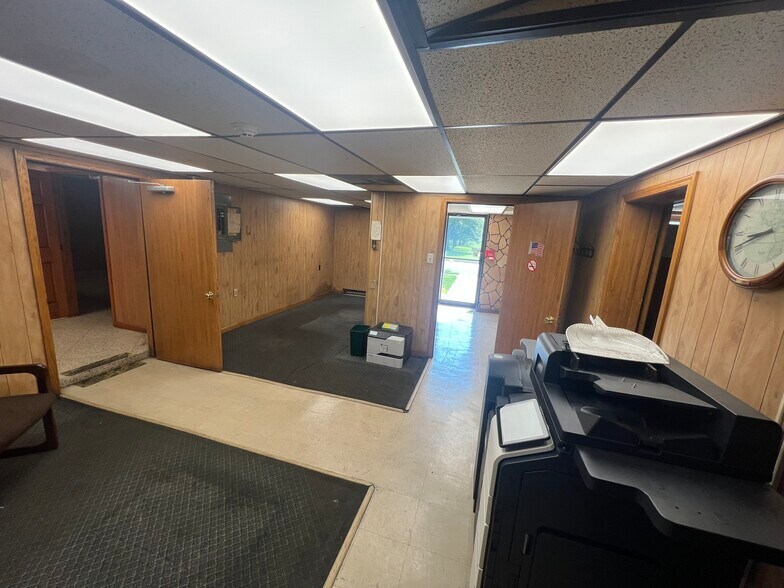 More Photos Of 725 N Locust St, Ottawa Manufacturing For Lease