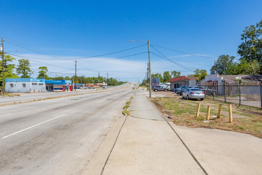 More Photos Of 8002-8004 Homestead, Houston Freestanding For Sale