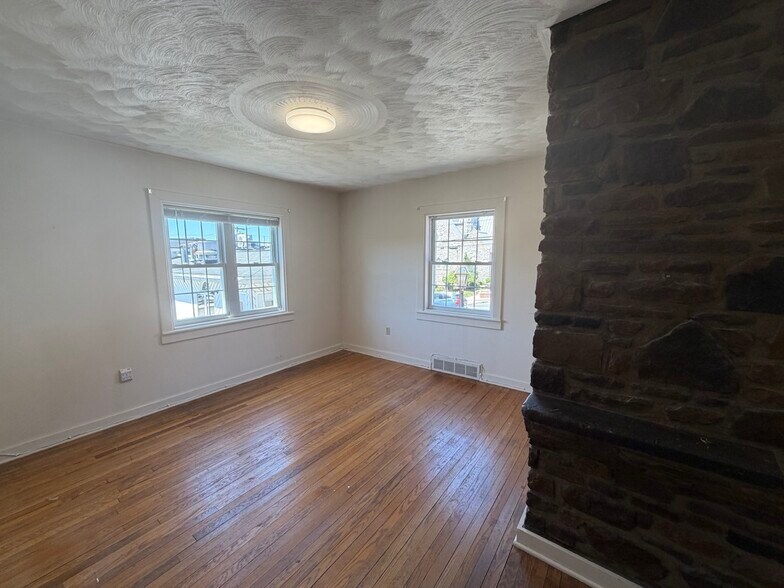 More Photos Of 120 N Market St, Ligonier Township Storefront Retail Office For Sale