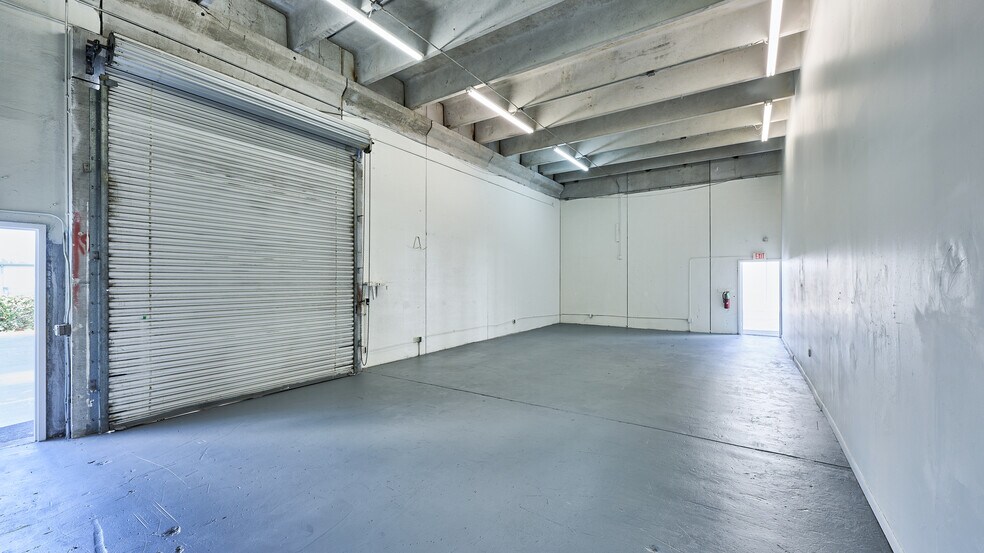 More Photos Of 7231 W Southern Blvd, West Palm Beach Warehouse For Sale