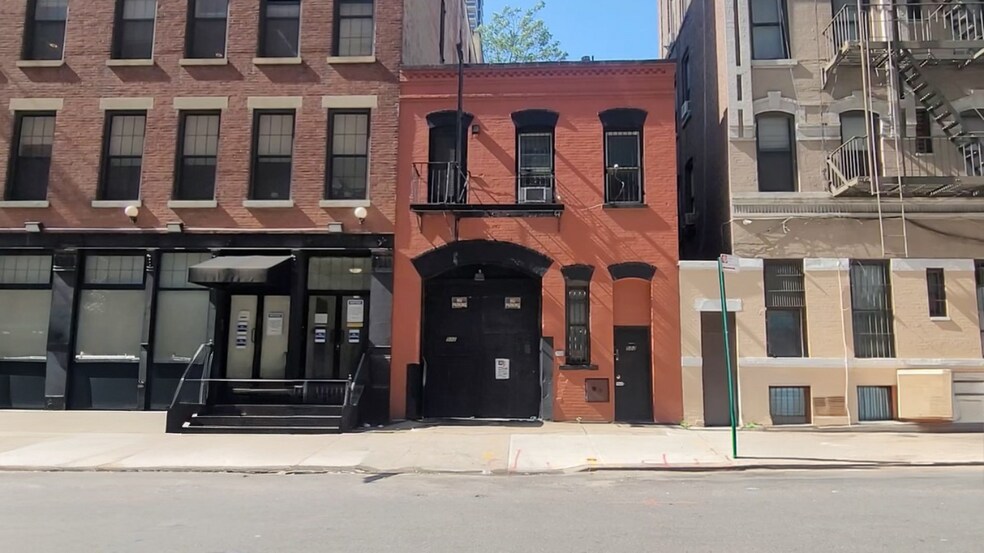 Primary Photo Of 502 E 74th St, New York General Retail For Lease