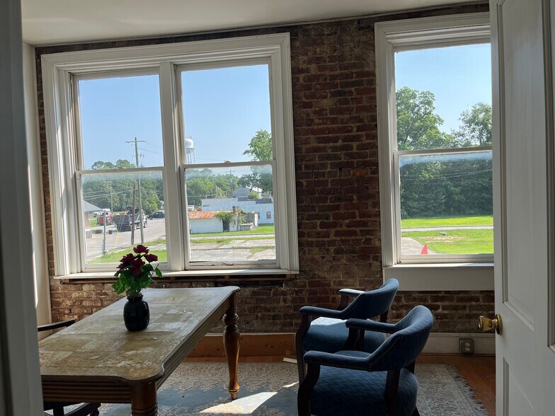 More Photos Of 8610 Old State Rd, Holly Hill General Retail For Lease