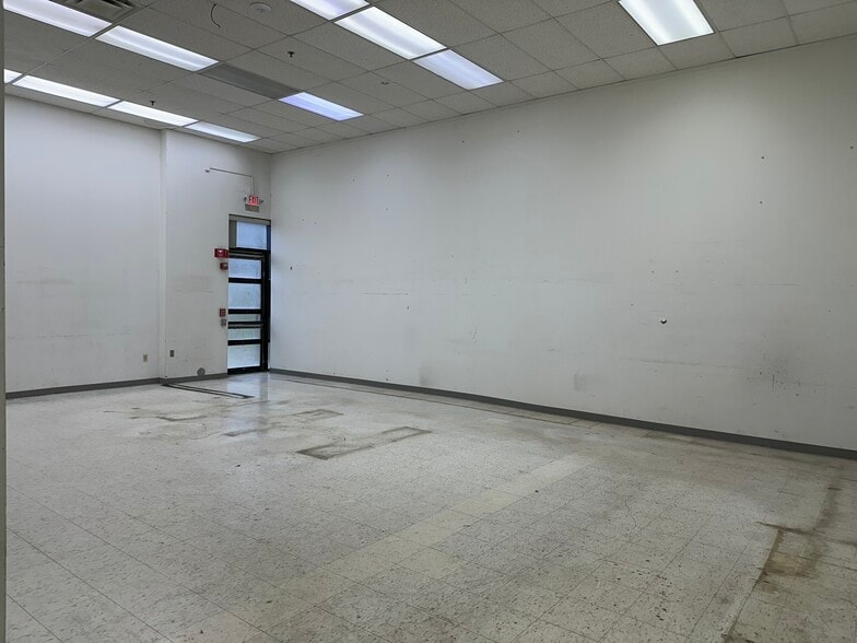 More Photos Of 15162 S Commerce Dr, Dearborn Research And Development For Sale