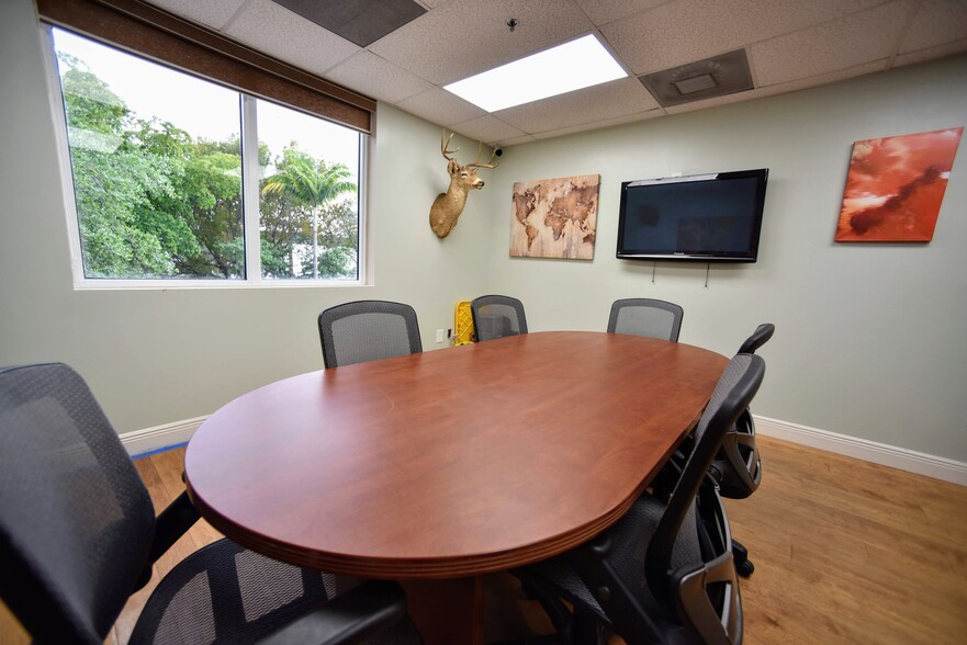 More Photos Of 14000-14046 NW 82nd Ave, Miami Lakes Light Distribution For Lease