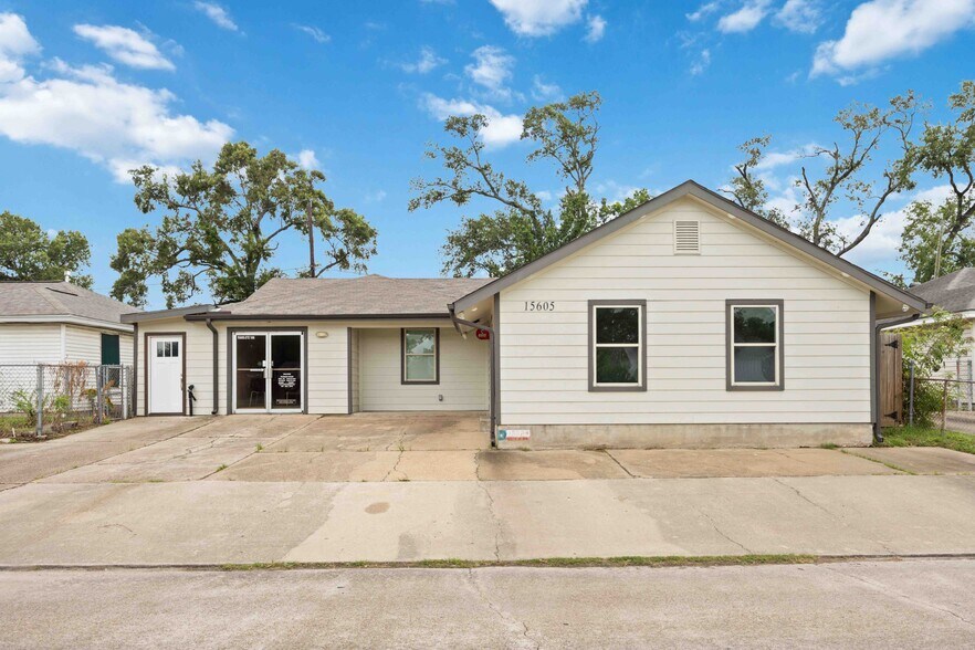 Primary Photo Of 15605 Woodforest Blvd, Channelview Office For Lease