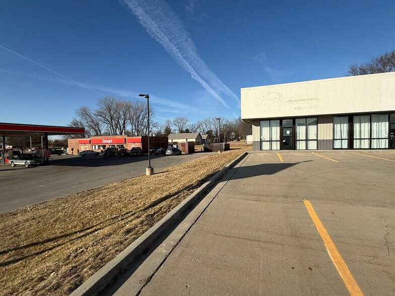 More Photos Of 1103 S 16th St, Clarinda General Retail For Lease