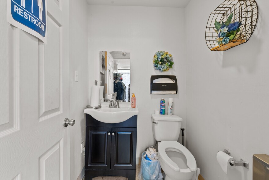 More Photos Of 10752-10754 Burbank Blvd, North Hollywood Office For Lease