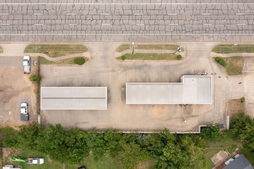 More Photos Of 1820 W Gentry Pky, Tyler Specialty For Sale