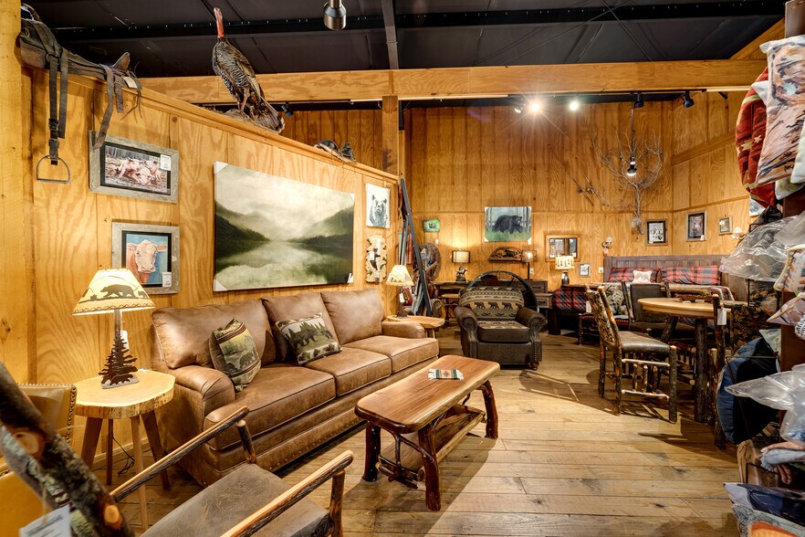 More Photos Of 25 Setser Branch Rd, Franklin Storefront For Sale