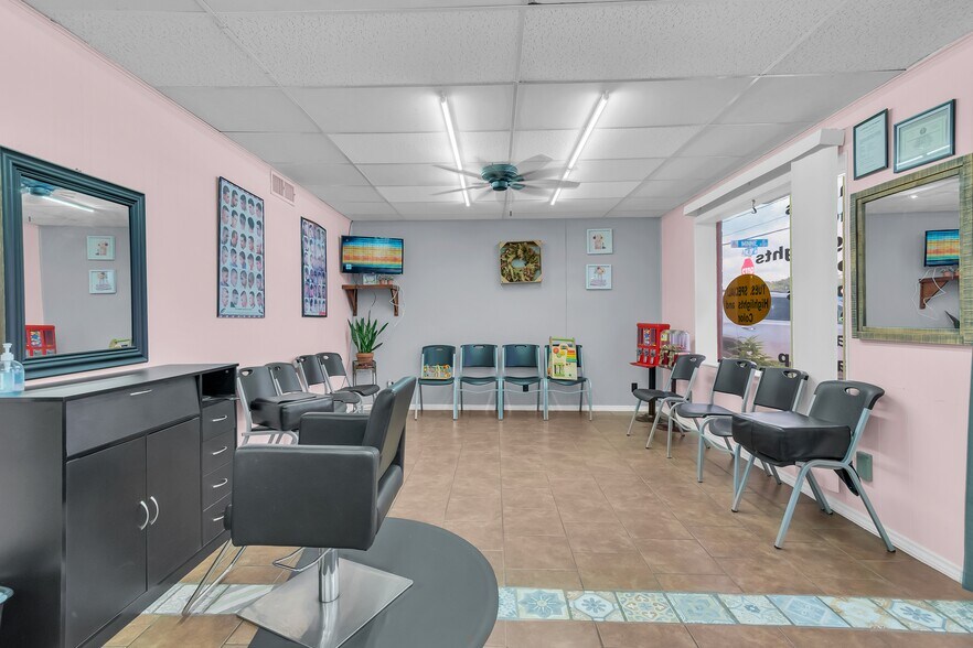 More Photos Of 4600 NE 28th St, Haltom City Storefront Retail Office For Sale