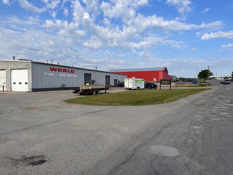 More Photos Of 3945 S Blue Star Dr, Traverse City Service For Lease