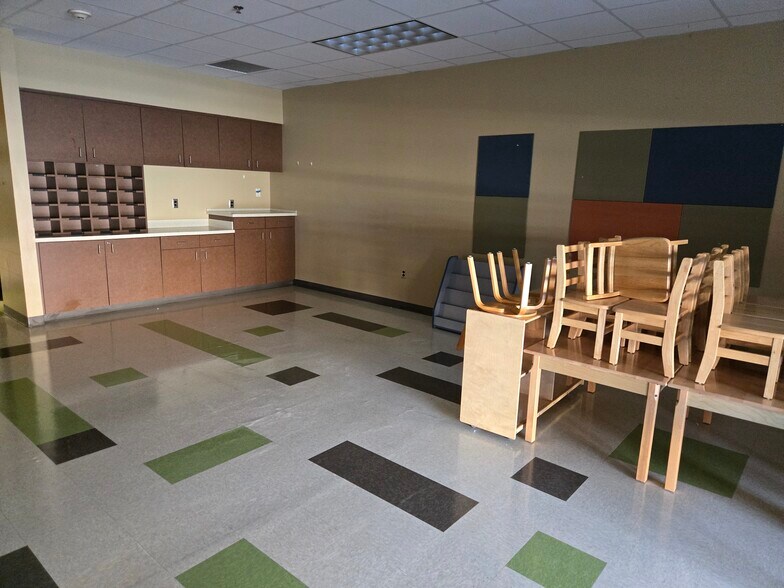 More Photos Of 10450 Hickman Mills Dr, Kansas City Daycare Center For Sale