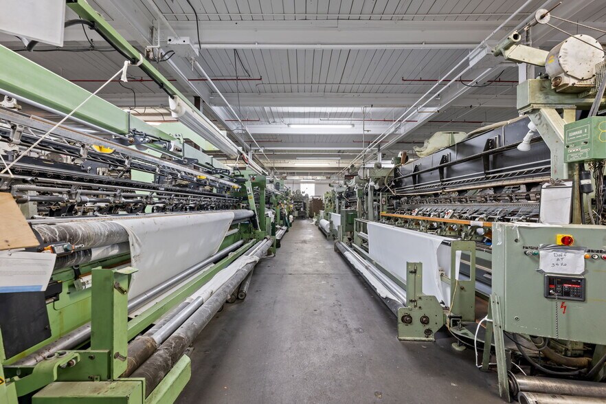 More Photos Of 312 W Luther Ave, Liberty Manufacturing For Sale