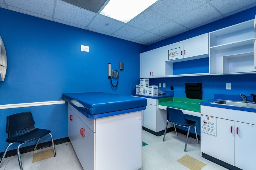 More Photos Of 8774 Perimeter Park Blvd, Jacksonville Medical For Sale