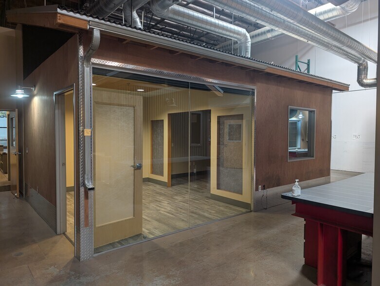 More Photos Of 7107-7139 Telegraph Rd, Montebello Warehouse For Sale