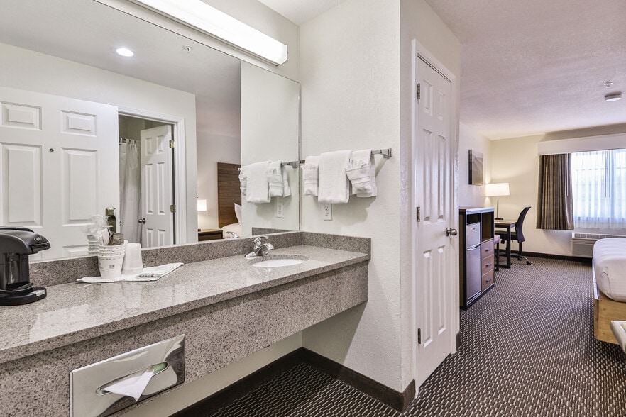 More Photos Of 43 Coosawatee Drive, East Ellijay Hotel For Sale