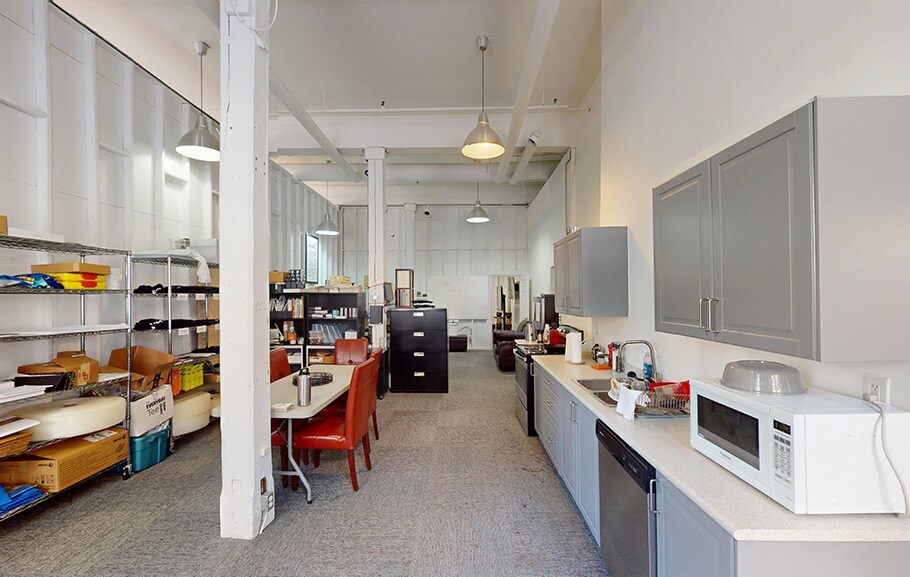 More Photos Of 72 Princess St, Winnipeg Office For Sale