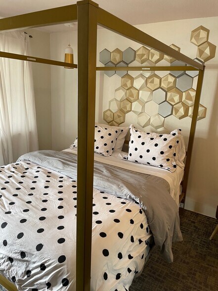 More Photos Of 105 8th Ave, Greeley Hotel For Sale