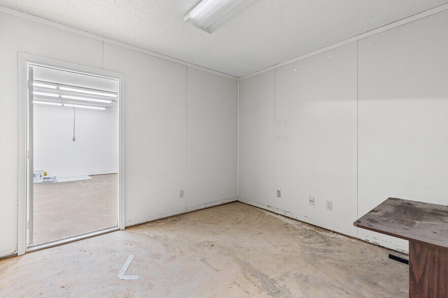 More Photos Of 5408 Wesley St, Greenville Freestanding For Sale