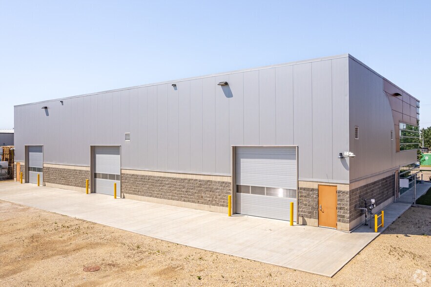 More Photos Of 11921 152 St NW, Edmonton Manufacturing For Lease