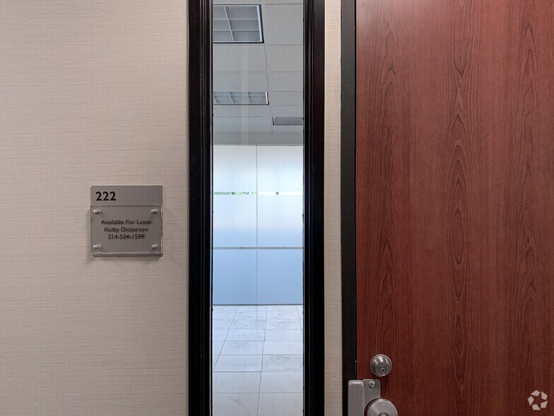 More Photos Of 11498 Luna Rd, Farmers Branch Unknown For Lease