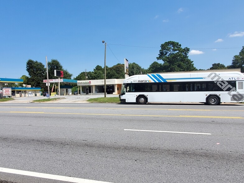 More Photos Of 5320 Riverdale Rd, Atlanta Freestanding For Lease