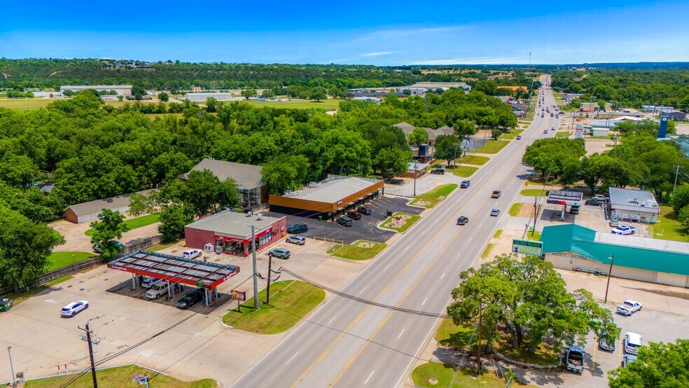 More Photos Of 907 Big Bend Trl, Glen Rose Unknown For Lease