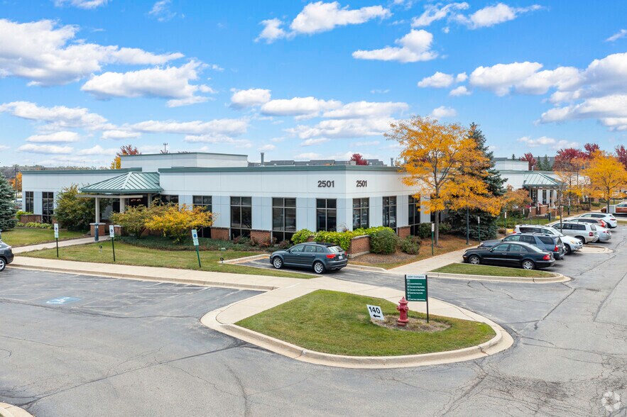 Primary Photo Of 2501 Compass Rd, Glenview Medical For Lease