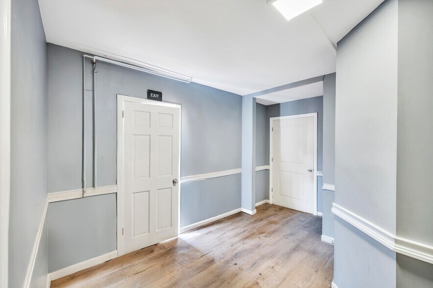 More Photos Of 307 Clinton St, Hempstead Storefront Retail Residential For Sale