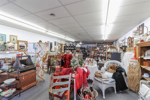 More Photos Of 401-405 S Central Ave, Marshfield Storefront For Sale