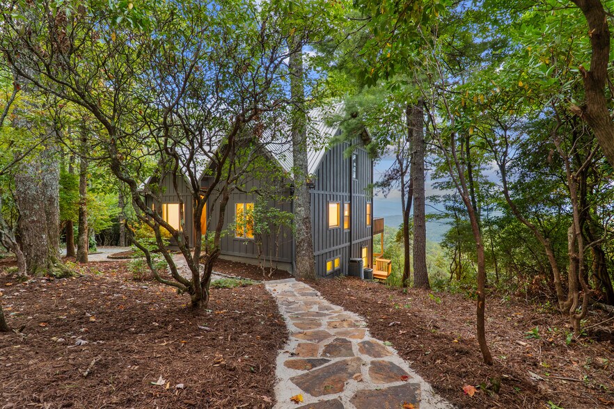 More Photos Of 243 Ridgeline Dr, Brevard Specialty For Sale