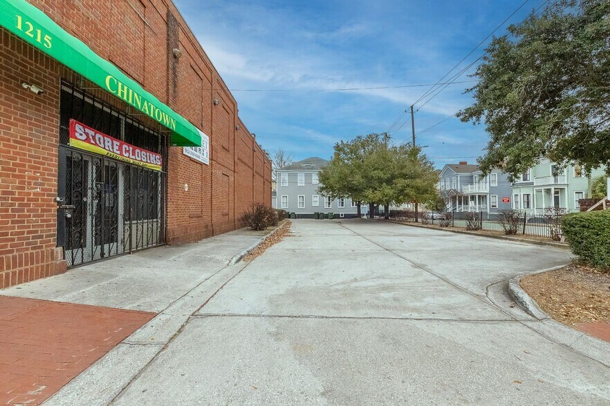 More Photos Of 1215 Price St, Savannah Freestanding For Lease