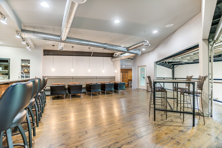 More Photos Of 3700 Thompson St, Austin Loft Creative Space For Lease