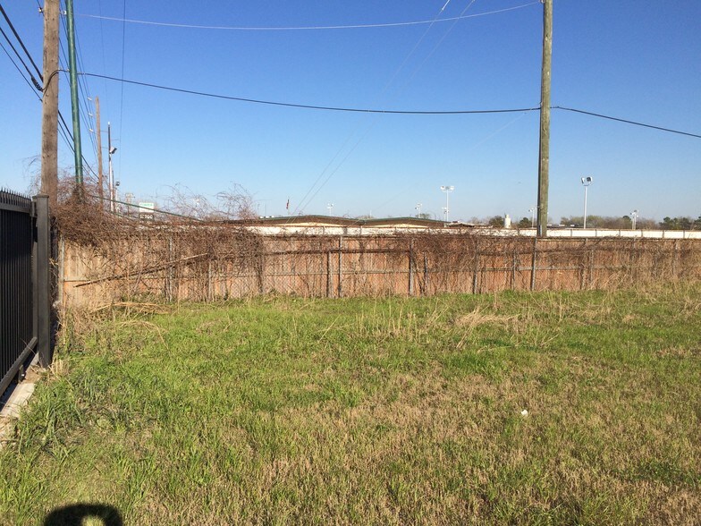 More Photos Of 16570 Beaumont Hwy, Houston Land For Lease