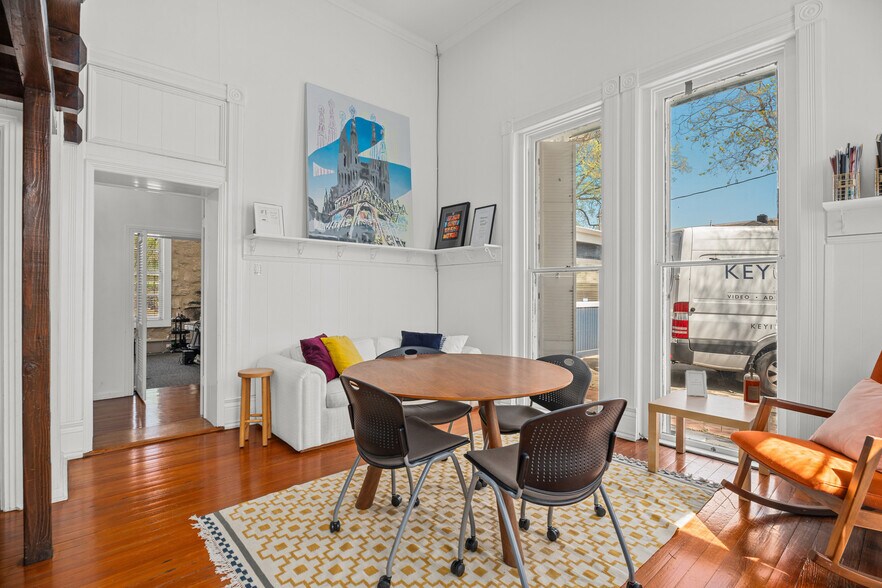 More Photos Of 1002 N Flores St, San Antonio Loft Creative Space For Lease