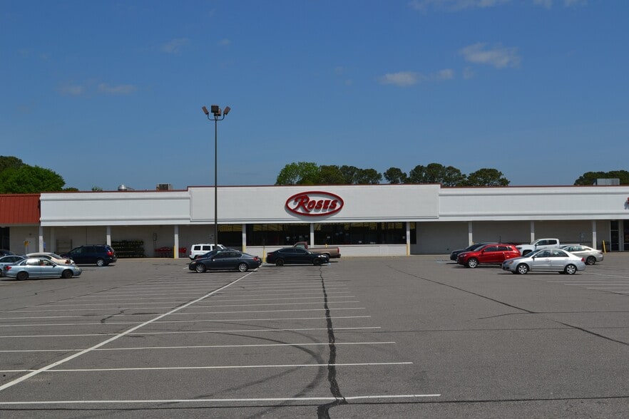 Primary Photo Of 3080-3108 Airline Blvd, Portsmouth Unknown For Lease