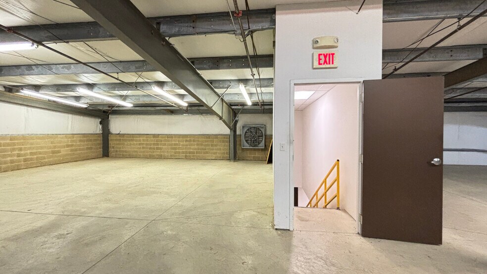 More Photos Of 475 Business Park Ln, Allentown Warehouse For Sale