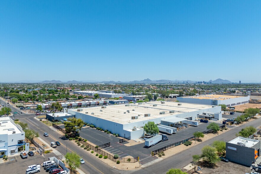 More Photos Of 3865 W Van Buren St, Phoenix Distribution For Lease