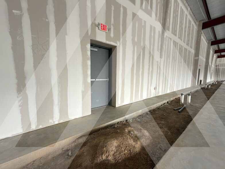 More Photos Of 14211 Hiram Clarke Rd, Houston Storefront For Lease