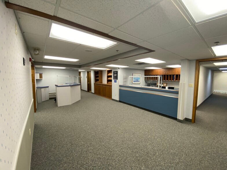 More Photos Of 1320 S Green Bay Rd, Mount Pleasant Medical For Lease