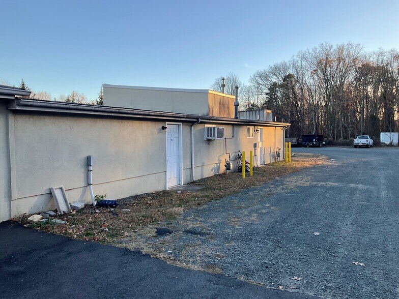 More Photos Of 585 N County Line Rd, Jackson Light Distribution For Lease