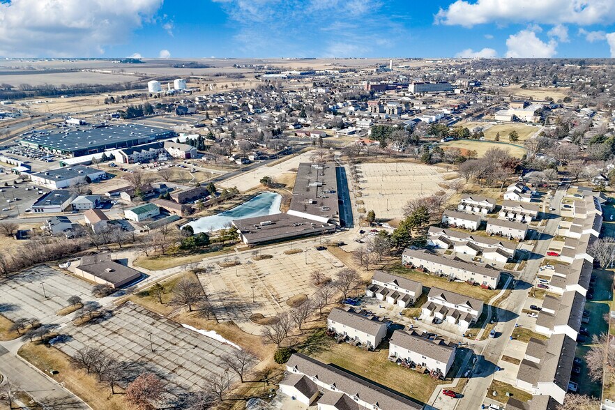 More Photos Of 3451 Hammond Ave, Waterloo Telecom Hotel Data Hosting For Sale