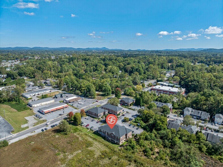 More Photos Of 120 Chadwick Square Ct, Hendersonville Medical For Lease