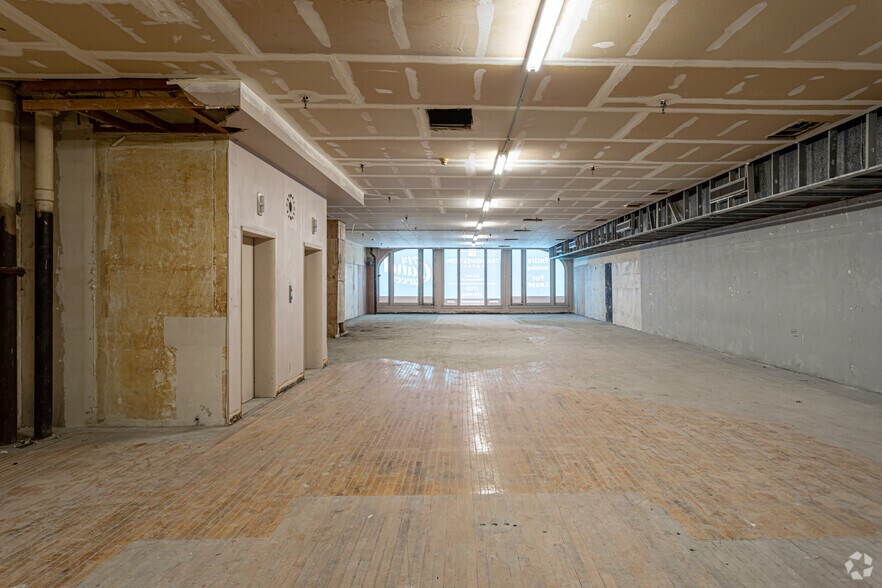 More Photos Of 714 Canal St, New Orleans Storefront Retail Office For Lease