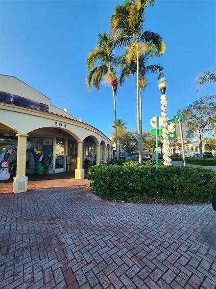 More Photos Of 216 Washington Ave, Homestead General Retail For Sale