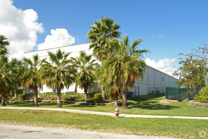 More Photos Of 161 Commerce Rd, Boynton Beach Warehouse For Sale