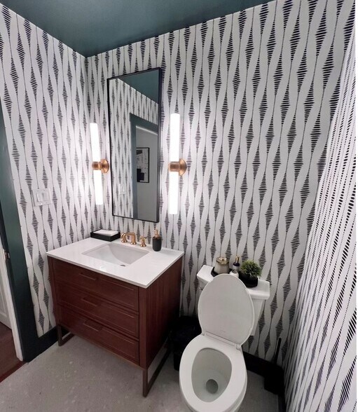 More Photos Of 301 W York St, Savannah Office For Sale