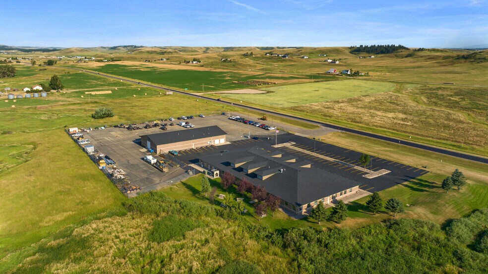 More Photos Of 920 NE Main St, Lewistown Office For Sale