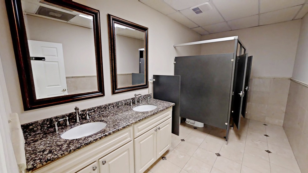 More Photos Of 3120 Medlock Bridge Rd, Peachtree Corners Light Distribution For Sale